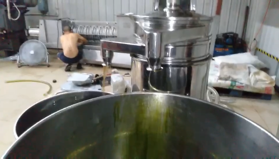 管式分離機 花椒油水分離實驗現(xiàn)場視頻